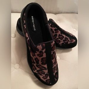 ❤️‍🔥 NEW in Box! Easy Spirit CLOGS!